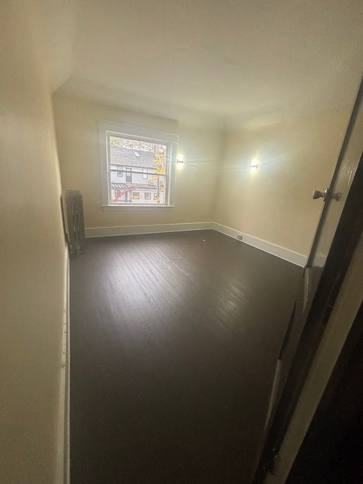 3111 West 16th Street - Photo 5 of 10