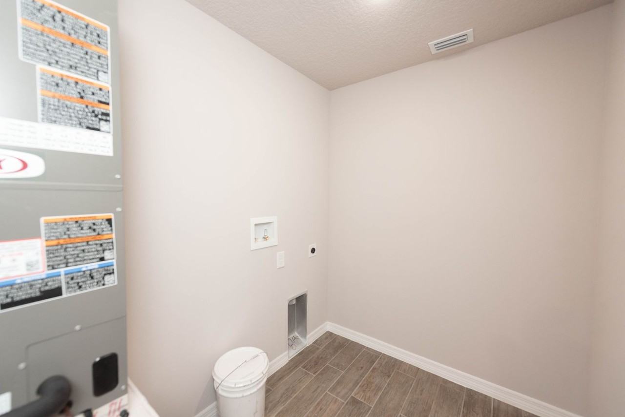 320 Frederick St Sw - Photo 2 of 43