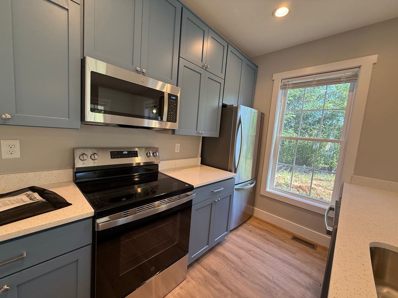 908 Nasau Street - Photo 3 of 23