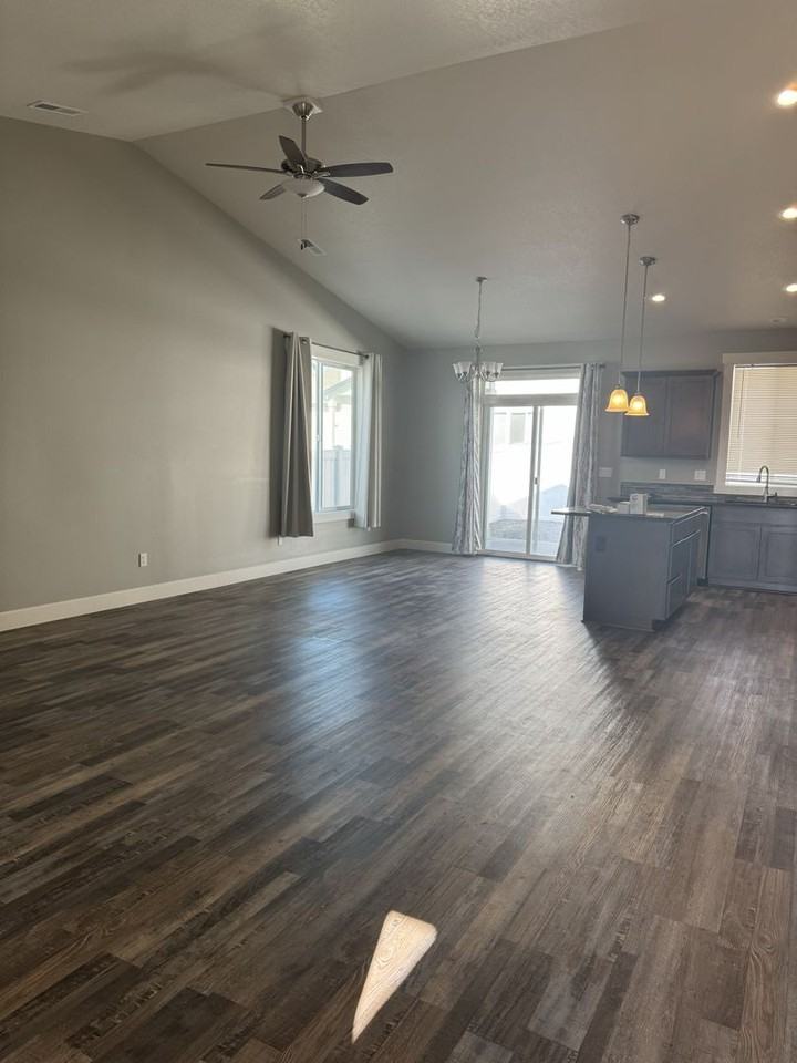 821 E Montana Ave - Photo 3 of 31