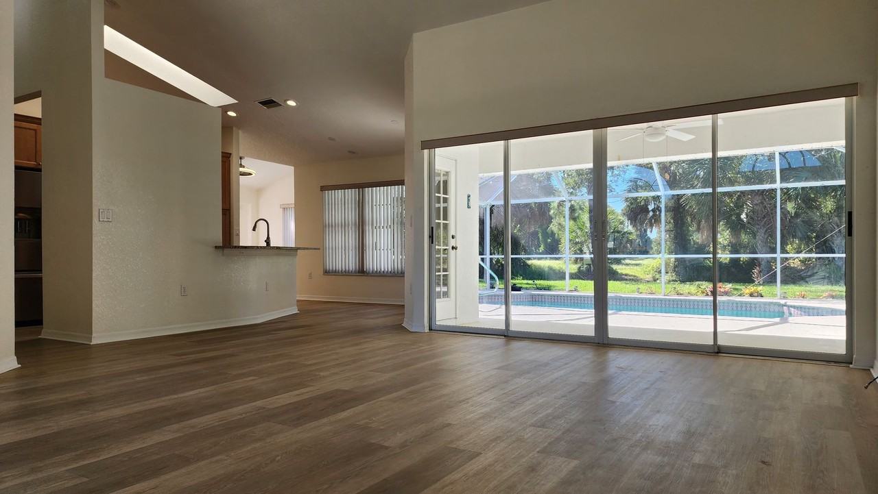 692 Rotonda Cir - Photo 3 of 26