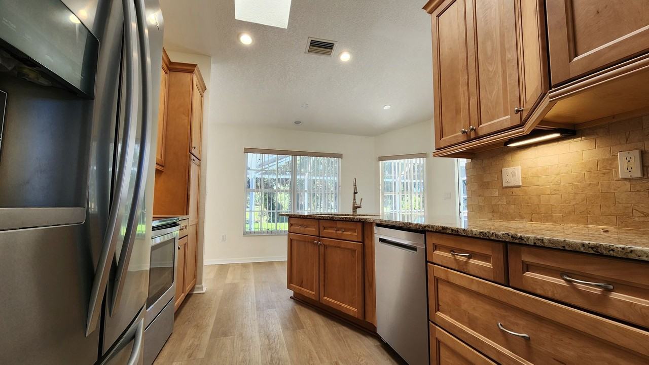 692 Rotonda Cir - Photo 6 of 26