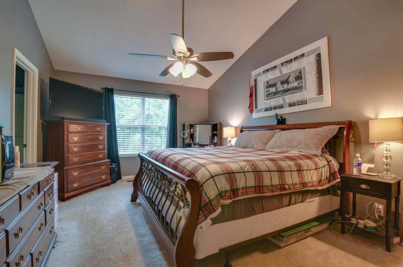 2301 N Cromwell Ct - Photo 4 of 19