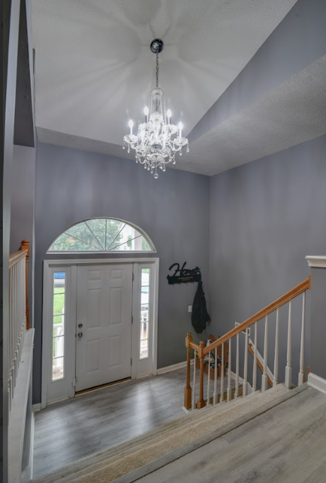 2301 N Cromwell Ct - Photo 6 of 19