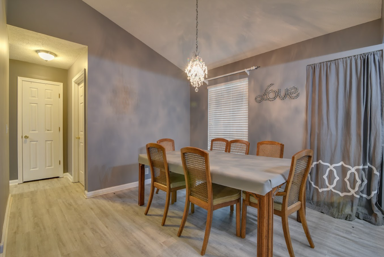 2301 N Cromwell Ct - Photo 7 of 19