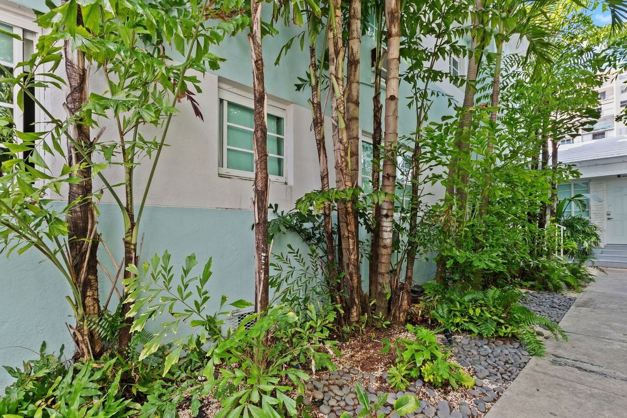 7842 Abbott Avenue - Photo 4 of 27