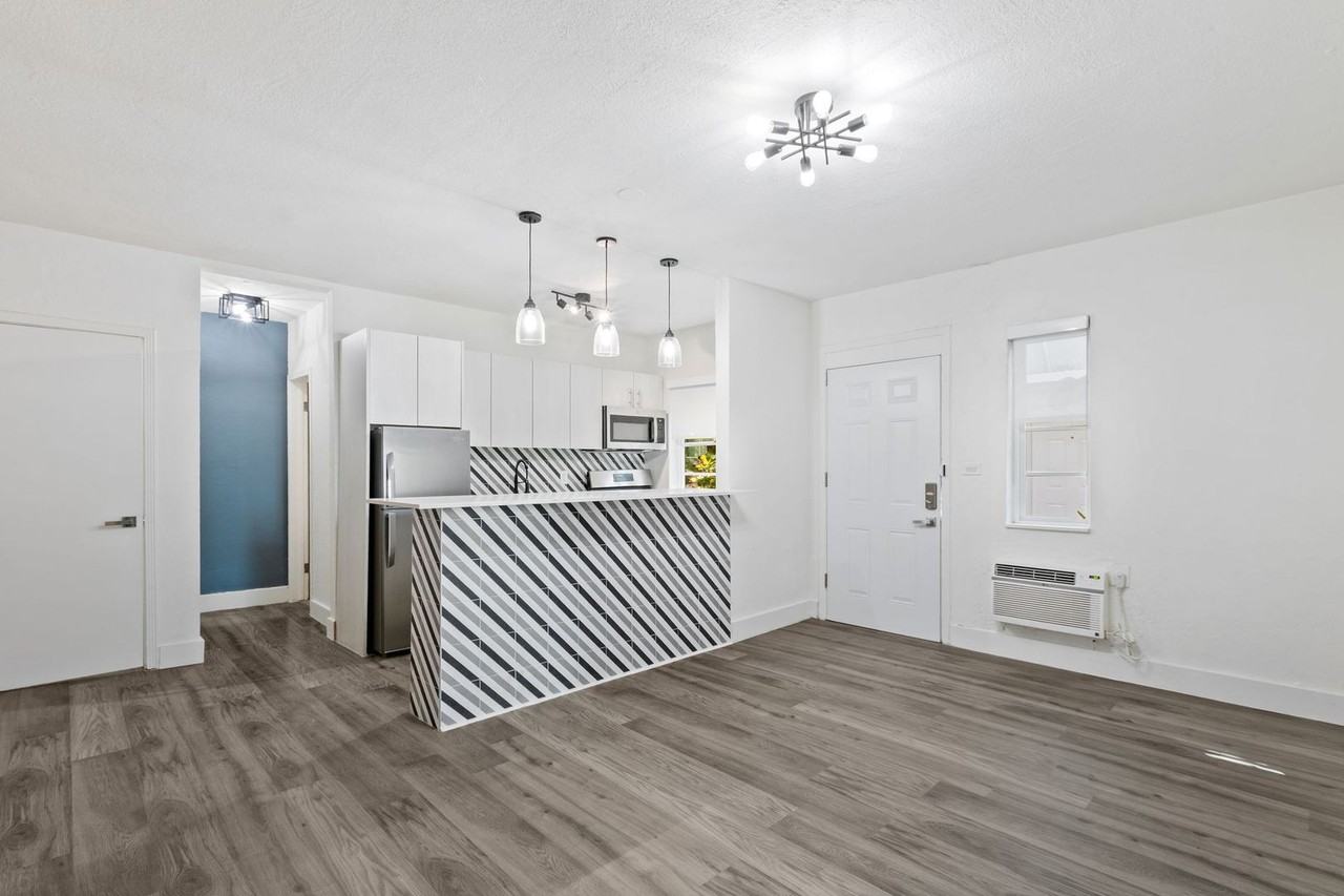 7842 Abbott Avenue - Photo 6 of 27