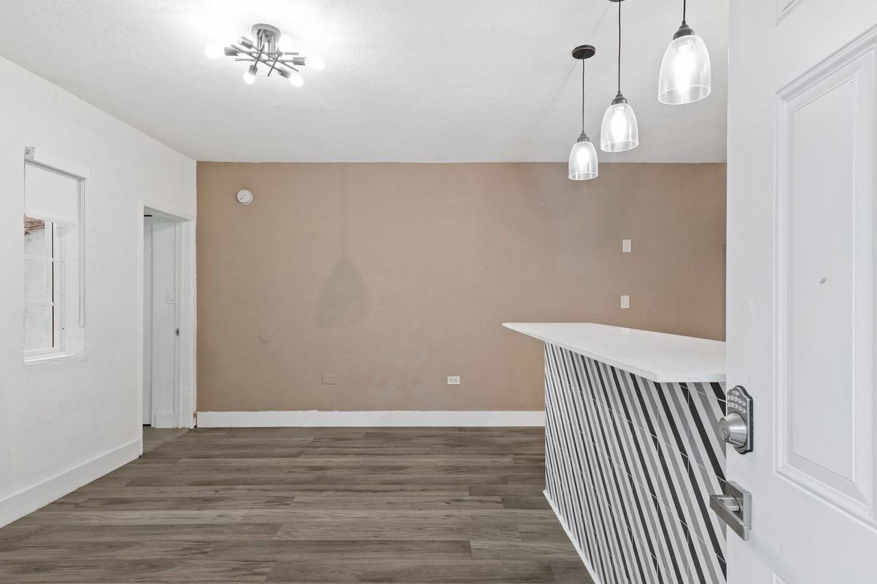 7842 Abbott Avenue - Photo 7 of 27