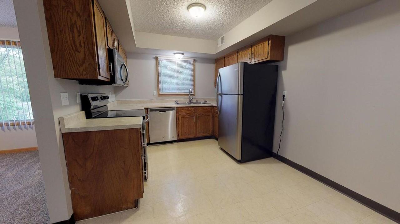 230 Campus Ave - Photo 2 of 20