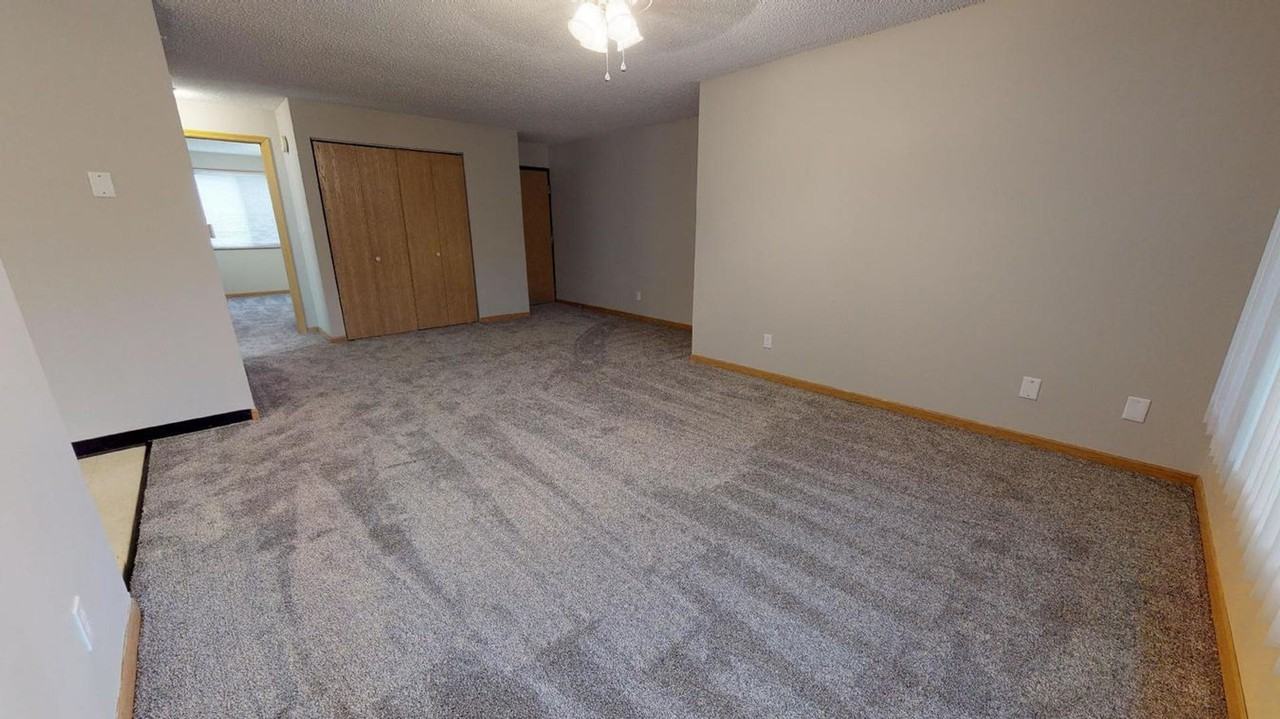 230 Campus Ave - Photo 4 of 20