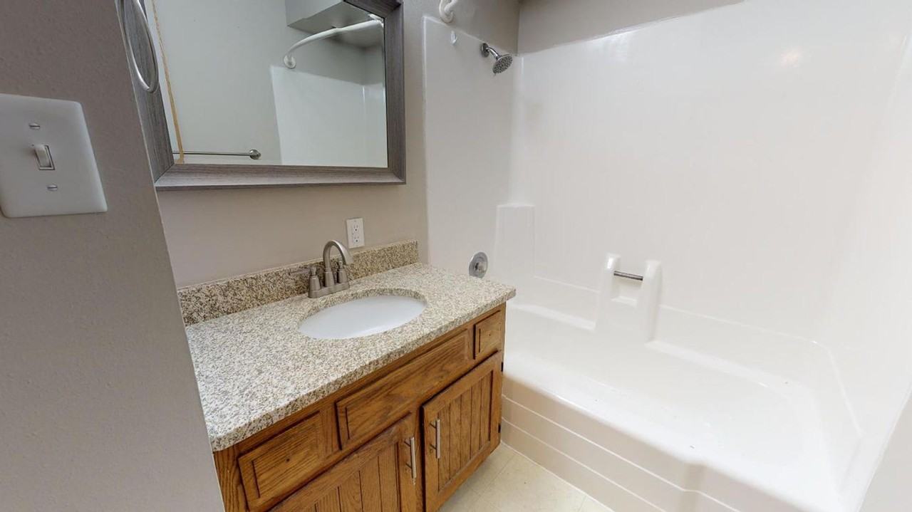 230 Campus Ave - Photo 5 of 20