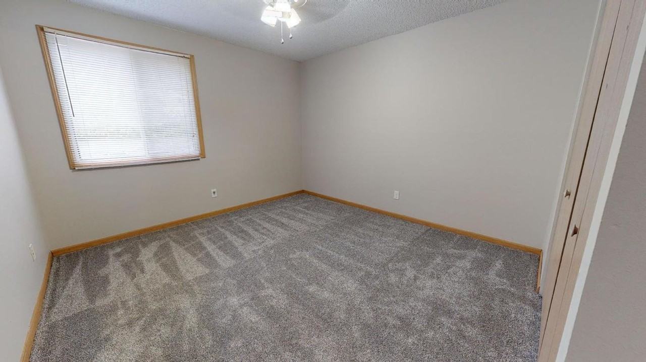 230 Campus Ave - Photo 6 of 20