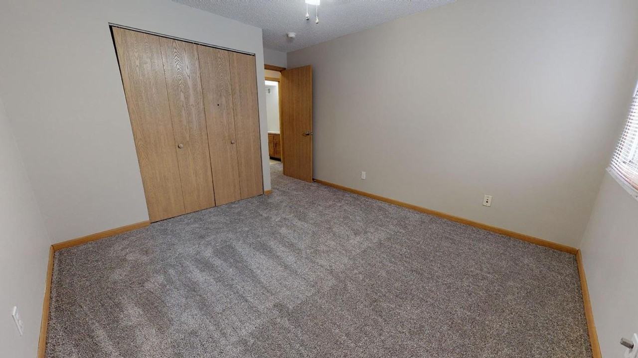 230 Campus Ave - Photo 7 of 20