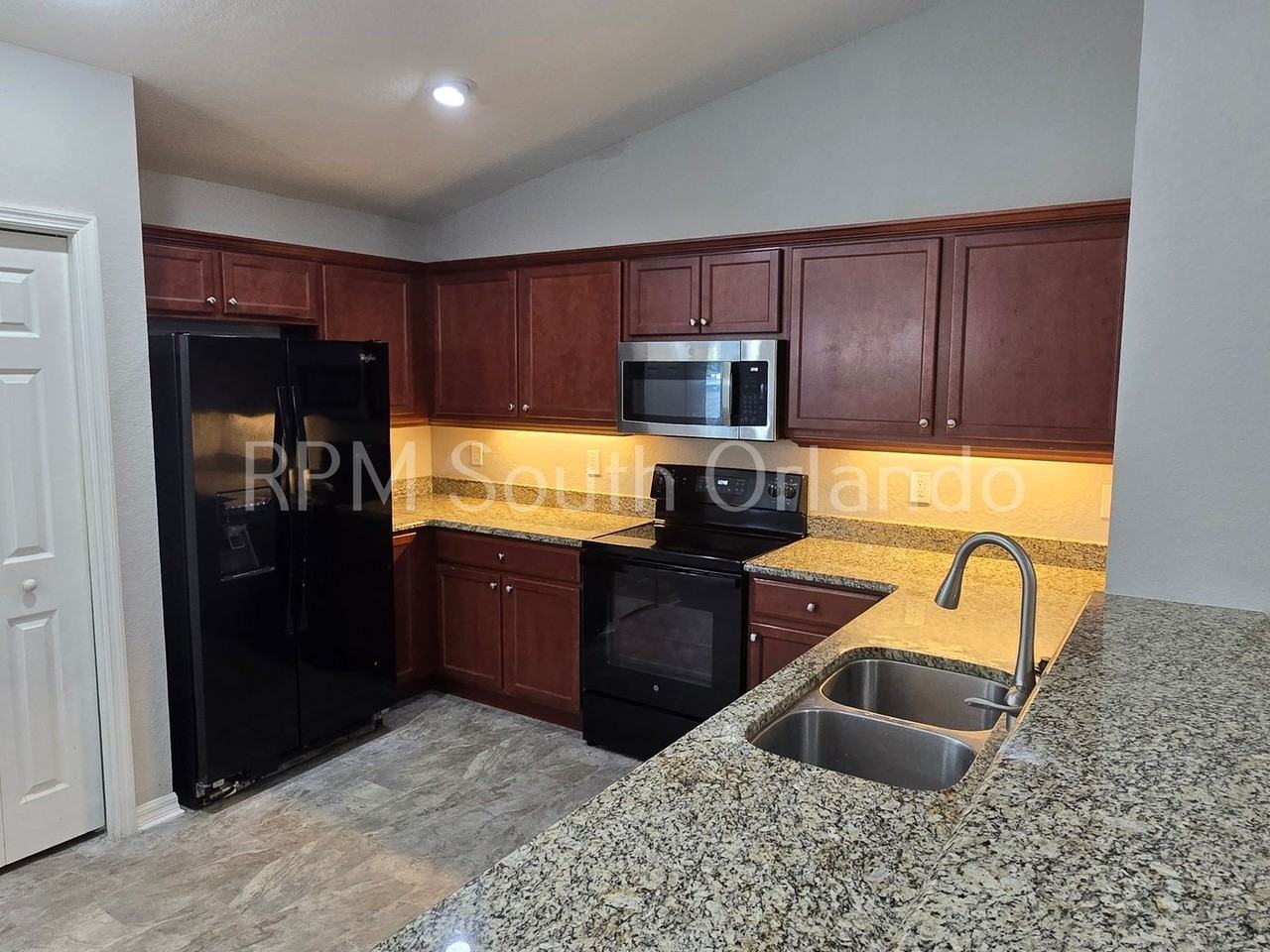 4824 Summerfield Circle - Photo 2 of 17