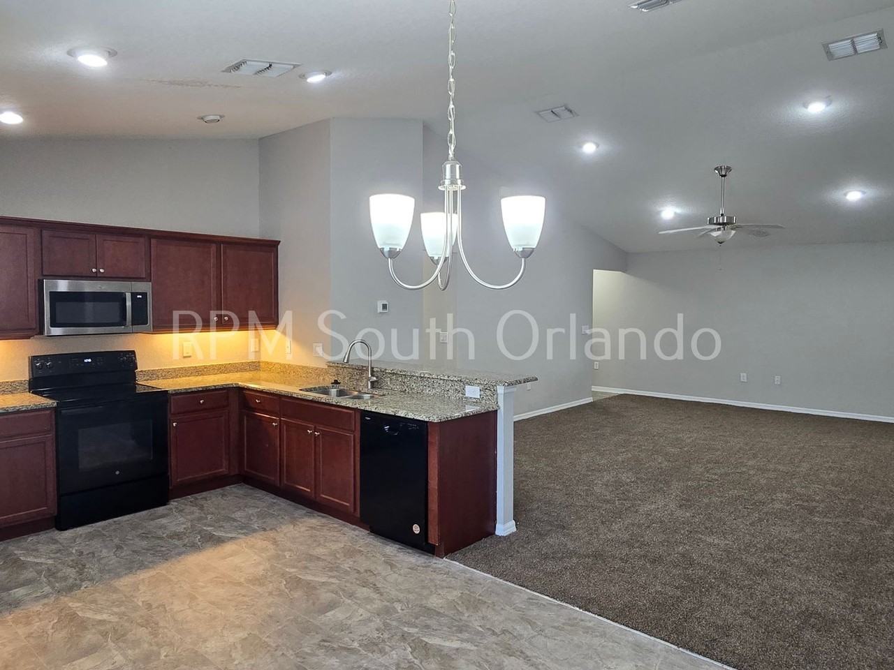 4824 Summerfield Circle - Photo 4 of 17