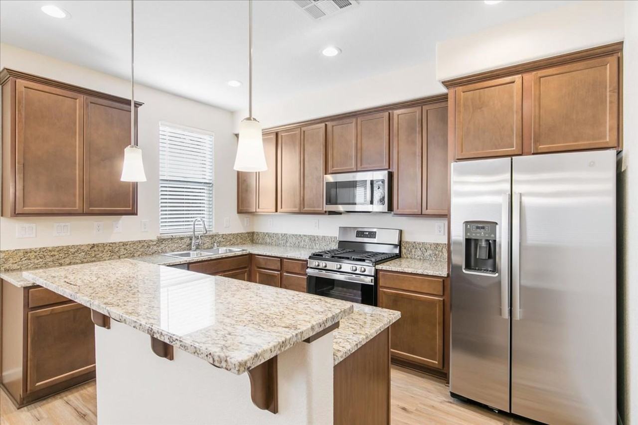 2277 Snow Canyon Dr - Photo 2 of 28