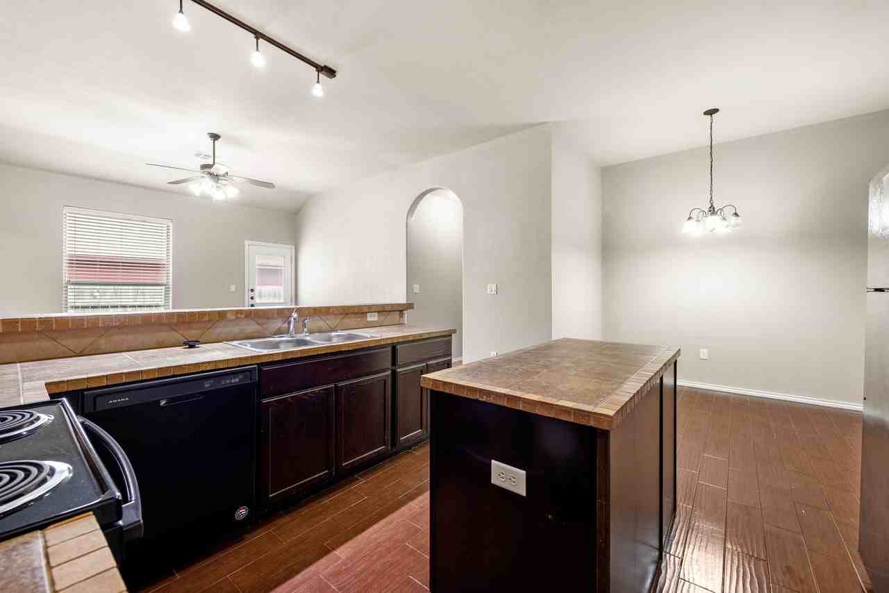 953 Brown Rock Dr - Photo 7 of 14