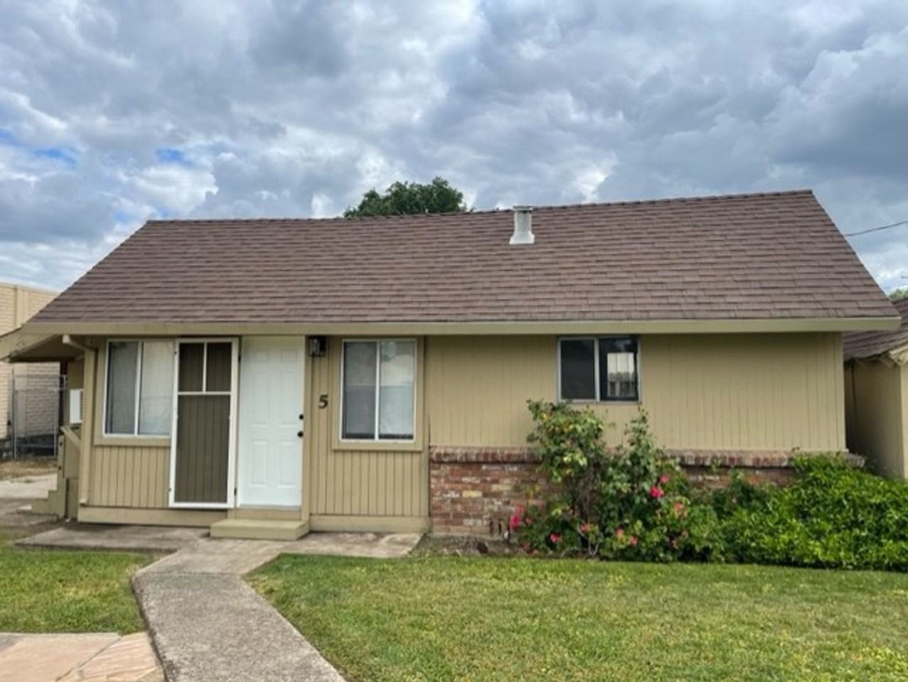 4028 Leos Ln - Photo 2 of 11