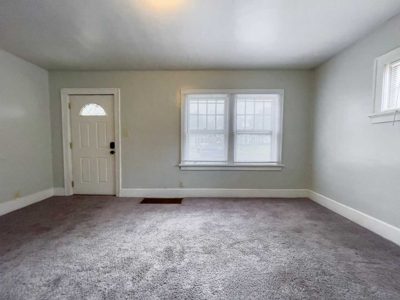 1425 W Gilbert St - Photo 7 of 32