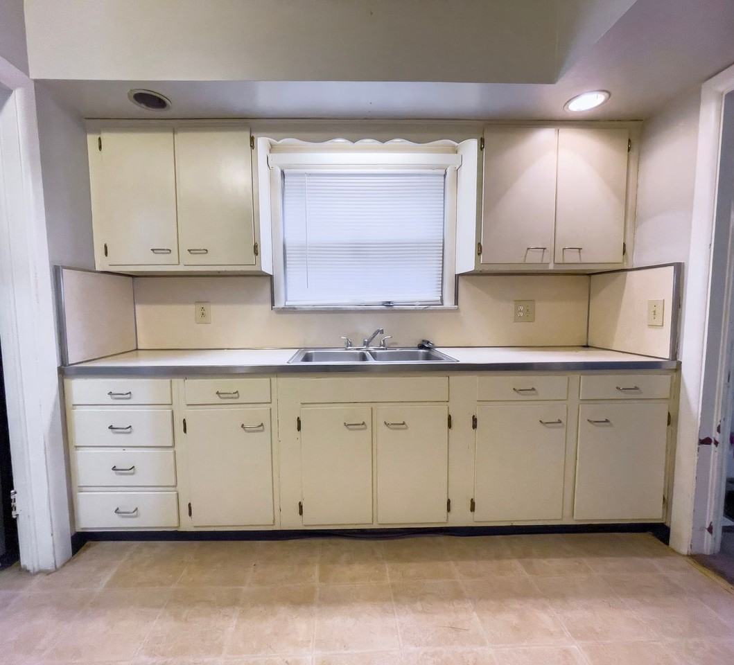 1425 W Gilbert St - Photo 2 of 30