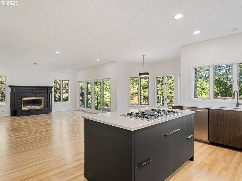 1140 Sw Fairfax Pl #NA - Photo 6 of 42