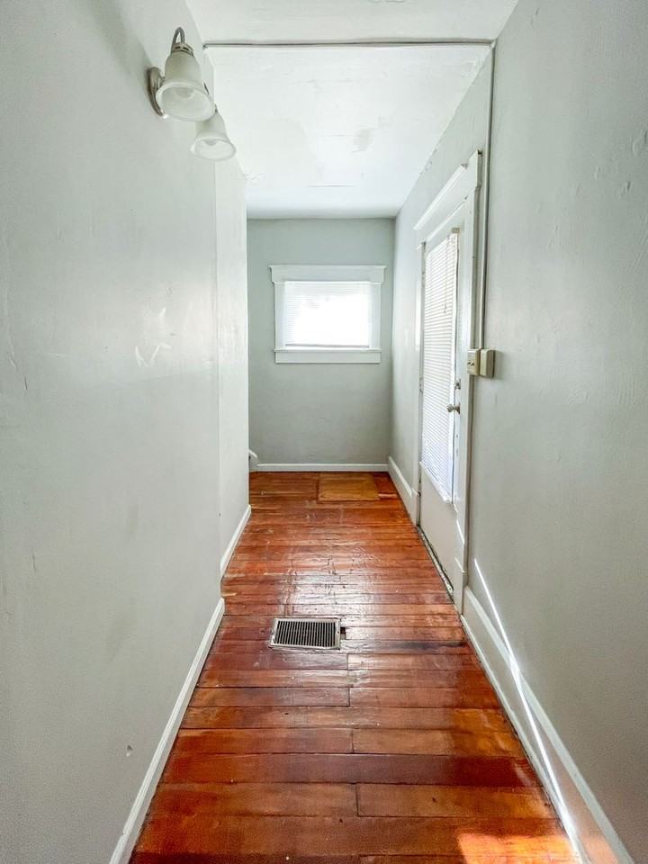 2125 W Jackson St - Photo 3 of 33