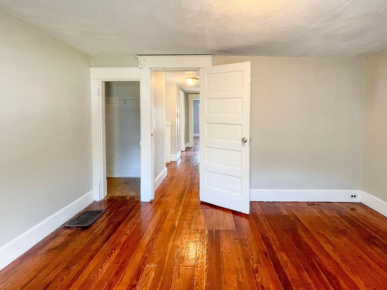 2125 W Jackson St - Photo 4 of 33