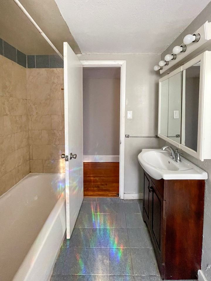 2125 W Jackson St - Photo 7 of 33