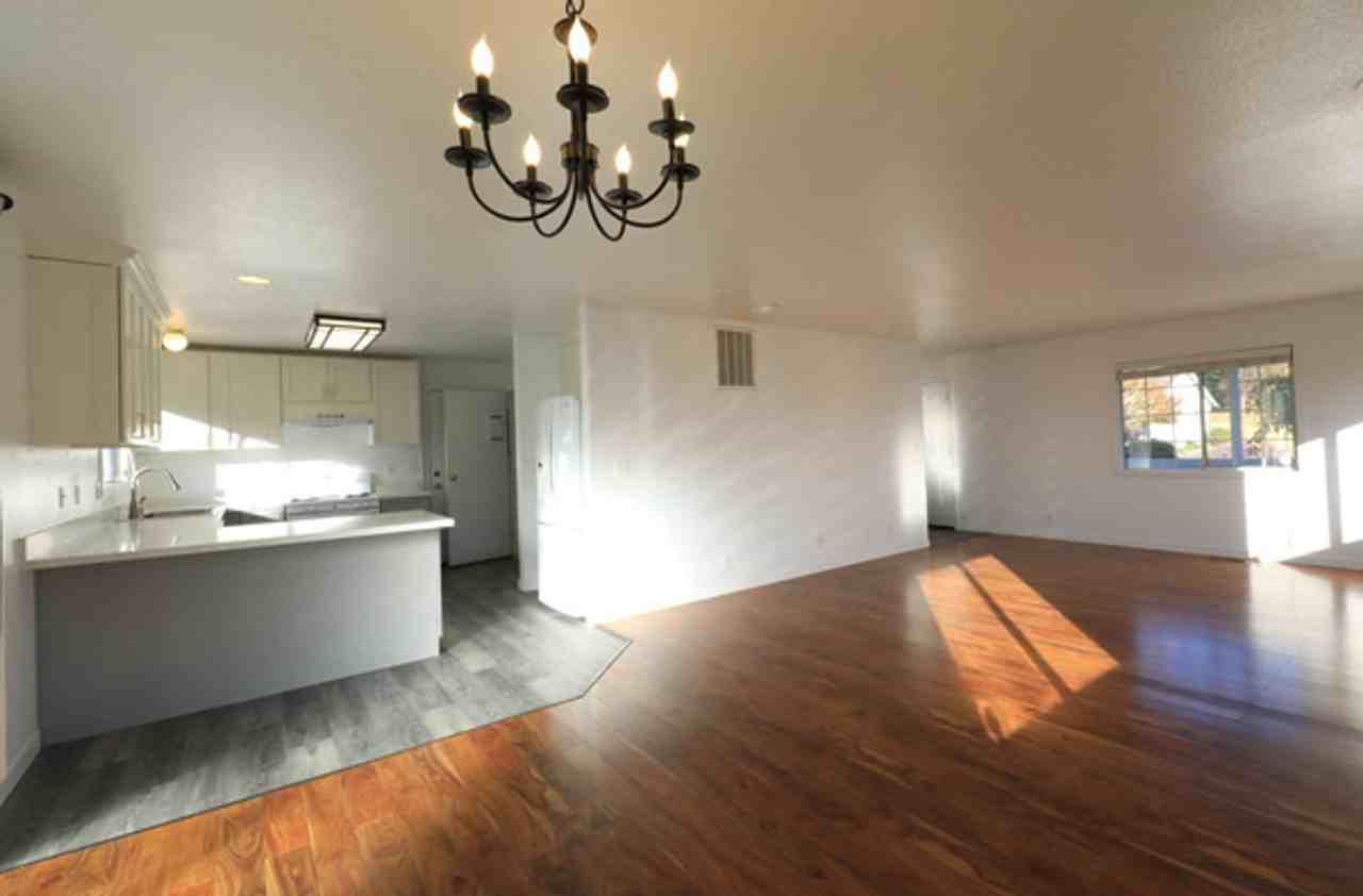 1800 Oak Pl - Photo 3 of 21