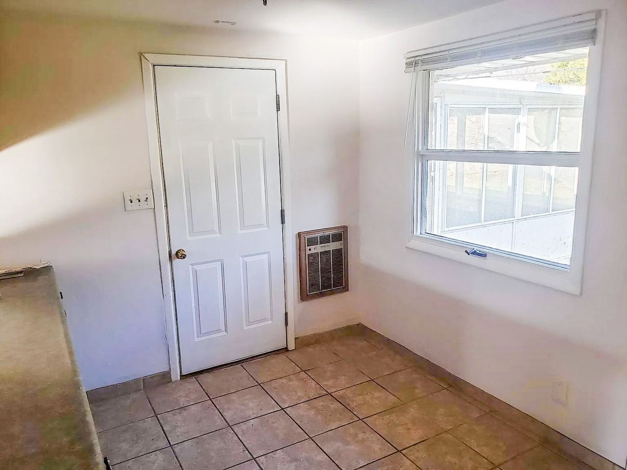 1000 W Cowing Dr - Photo 2 of 22