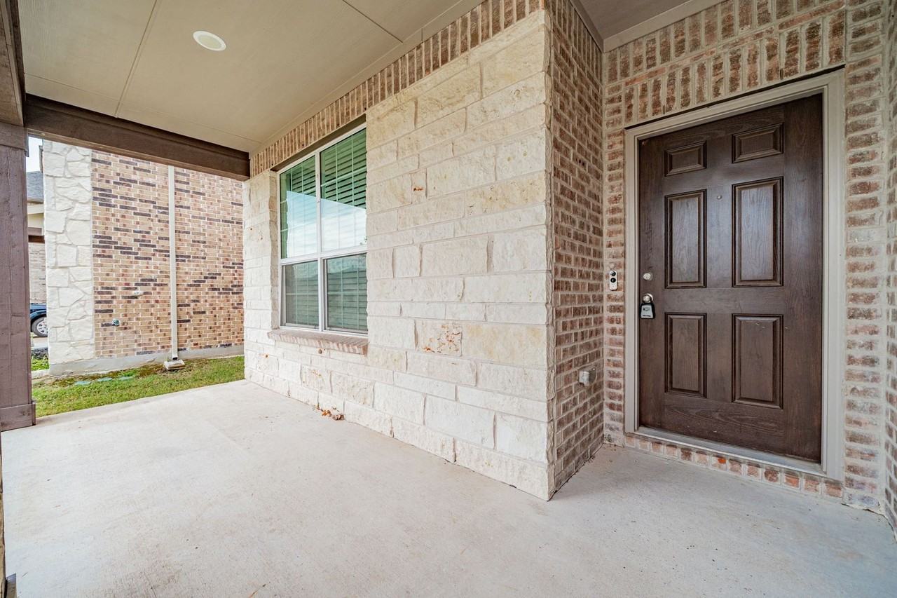 427 Holt Lane - Photo 3 of 44