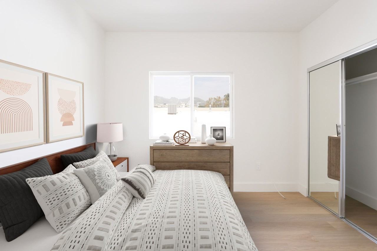 1325 North Poinsettia Pl - Photo 2 of 6