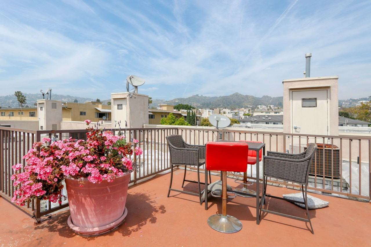 1325 North Poinsettia Pl - Photo 4 of 6