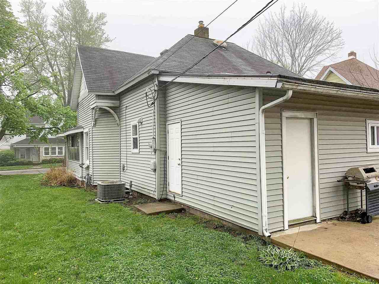 812 W University Ave - Photo 2 of 26