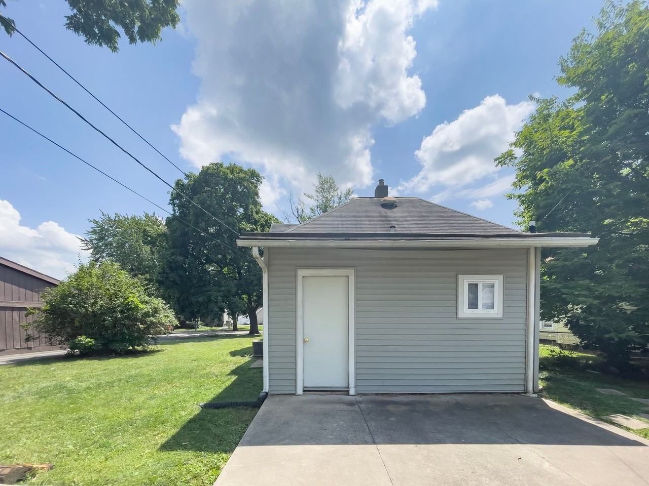 812 W University Ave - Photo 4 of 26