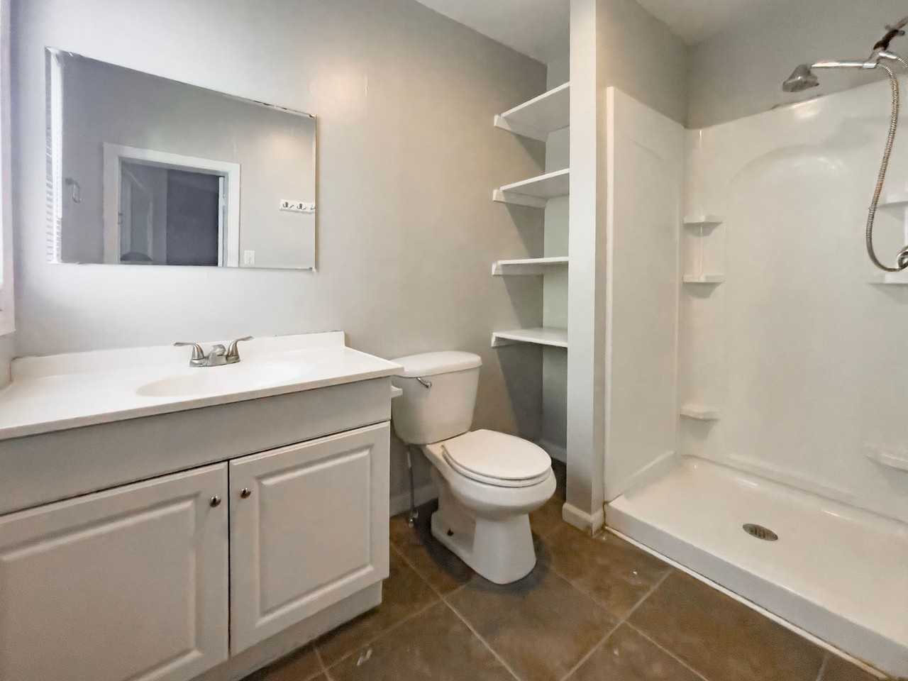 812 W University Ave - Photo 5 of 26