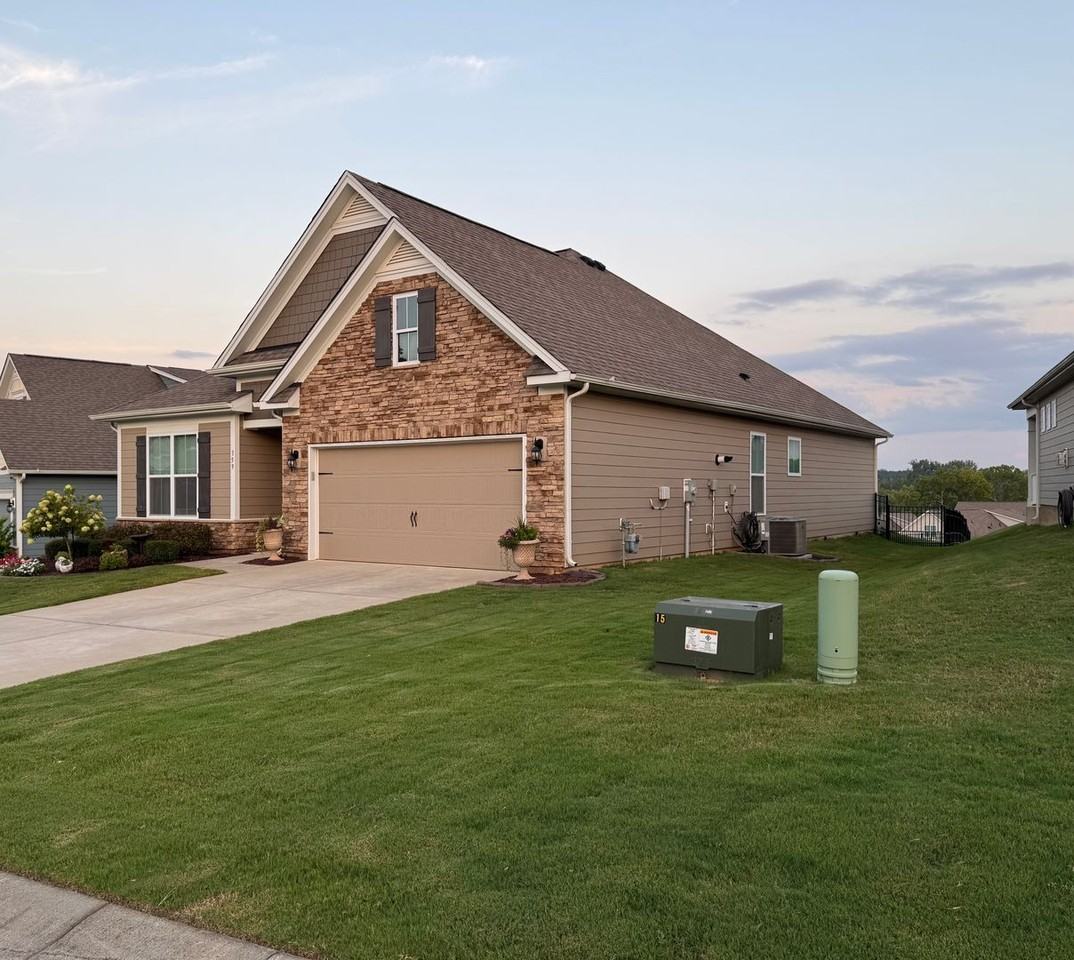 359 Secretariat Dr - Photo 2 of 31