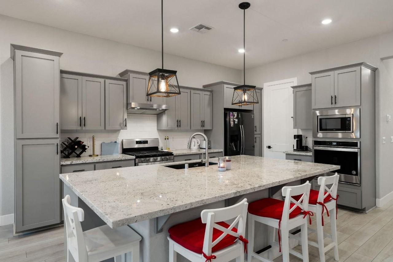 1008 Gunnison Dr - Photo 4 of 19