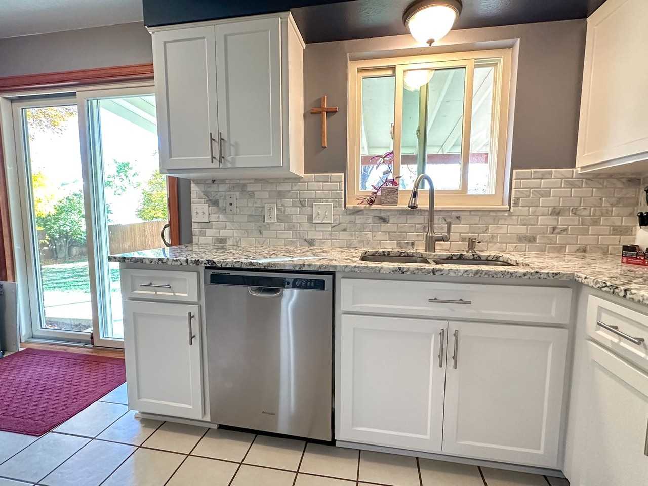 9262 W Walden Ave - Photo 4 of 36