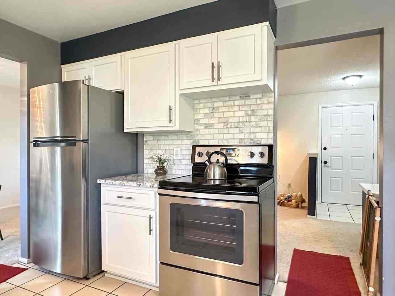 9262 W Walden Ave - Photo 5 of 36