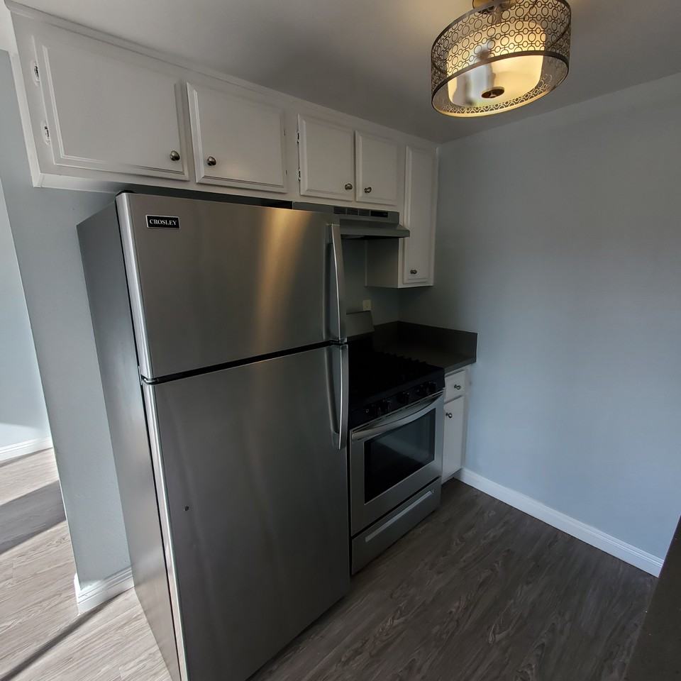 664 W 12th St #202 - Photo 2 of 11