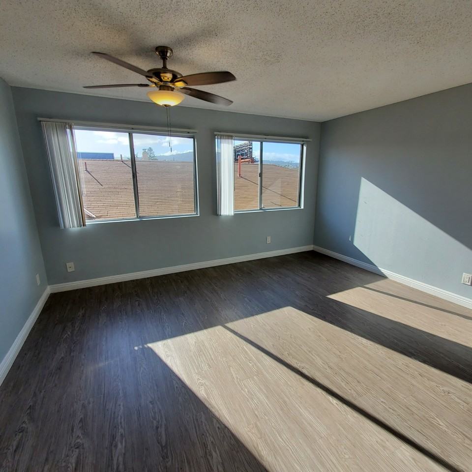 664 W 12th St #202 - Photo 3 of 11