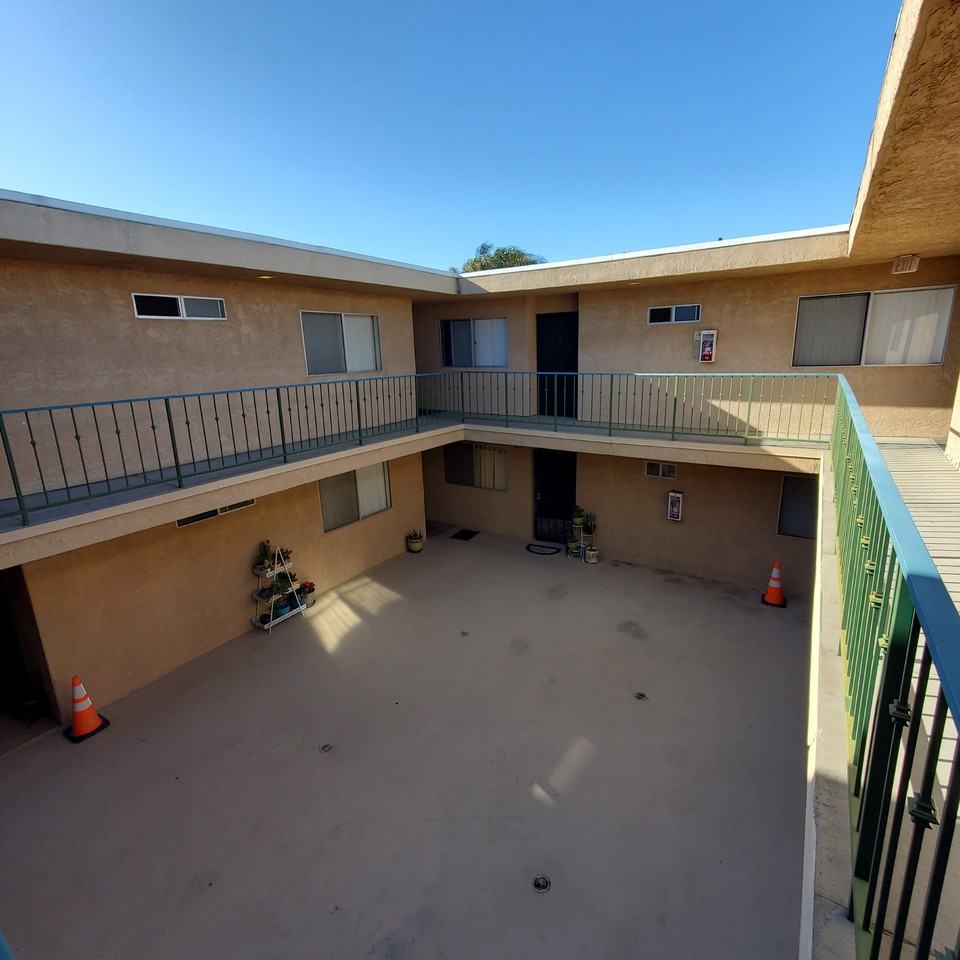 664 W 12th St #202 - Photo 5 of 11