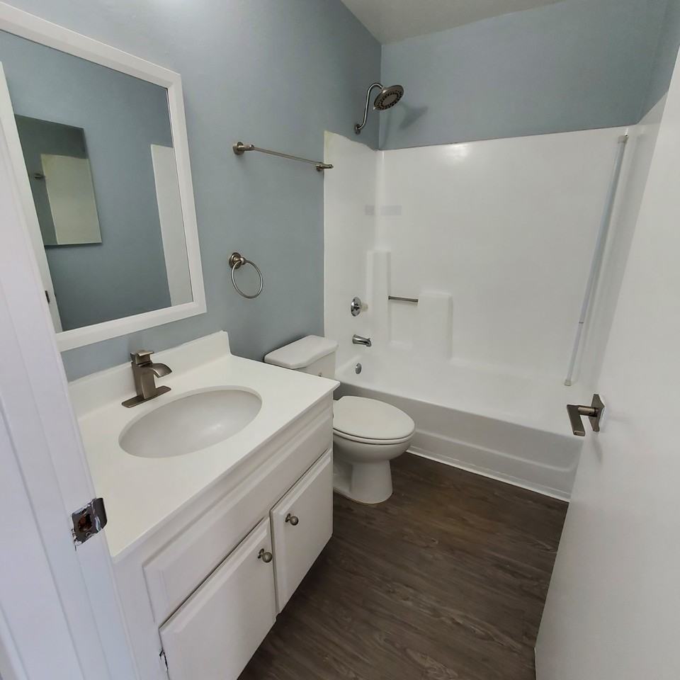 664 W 12th St #202 - Photo 7 of 11