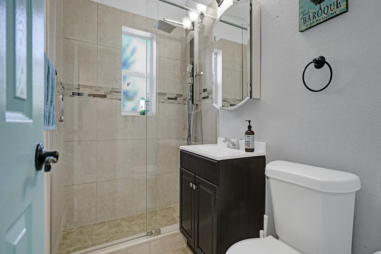 1417 N Andrews Ave #NA - Photo 4 of 25