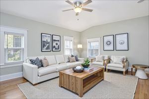 featured image of 1209 Pine St #2