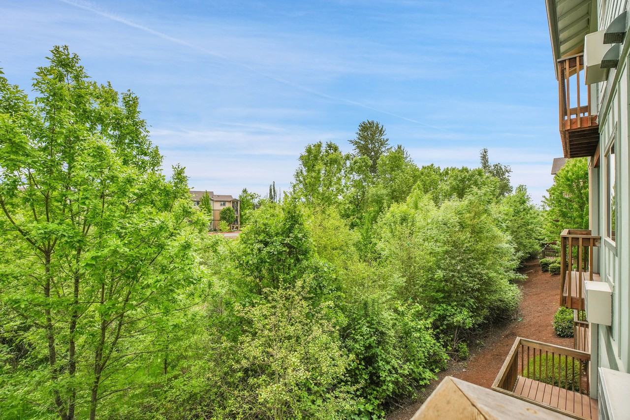 The Best of Both Worlds: Nature at your Doorstep, City at your Fingertips! - Photo 2 of 32