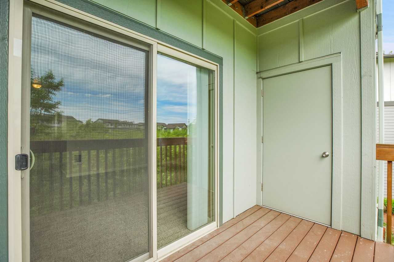 The Best of Both Worlds: Nature at your Doorstep, City at your Fingertips! - Photo 4 of 32