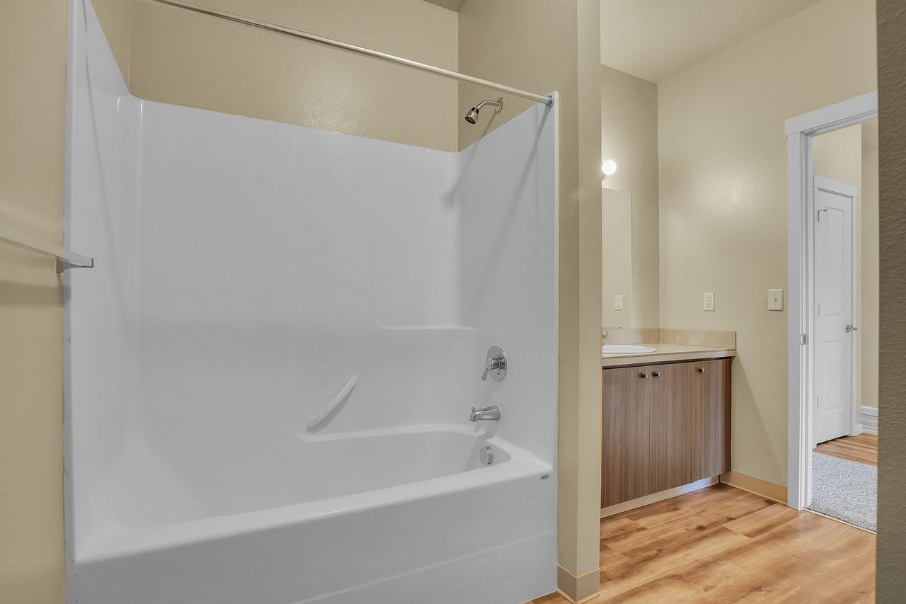 The Best of Both Worlds: Nature at your Doorstep, City at your Fingertips! - Photo 6 of 32