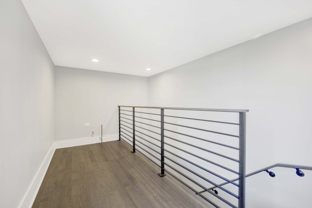 562 W 18th St #3W - Photo 6 of 29